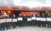 Đồng chí Đoàn Quang Định trao tặng bằng khen cho các tập thể và cá nhân