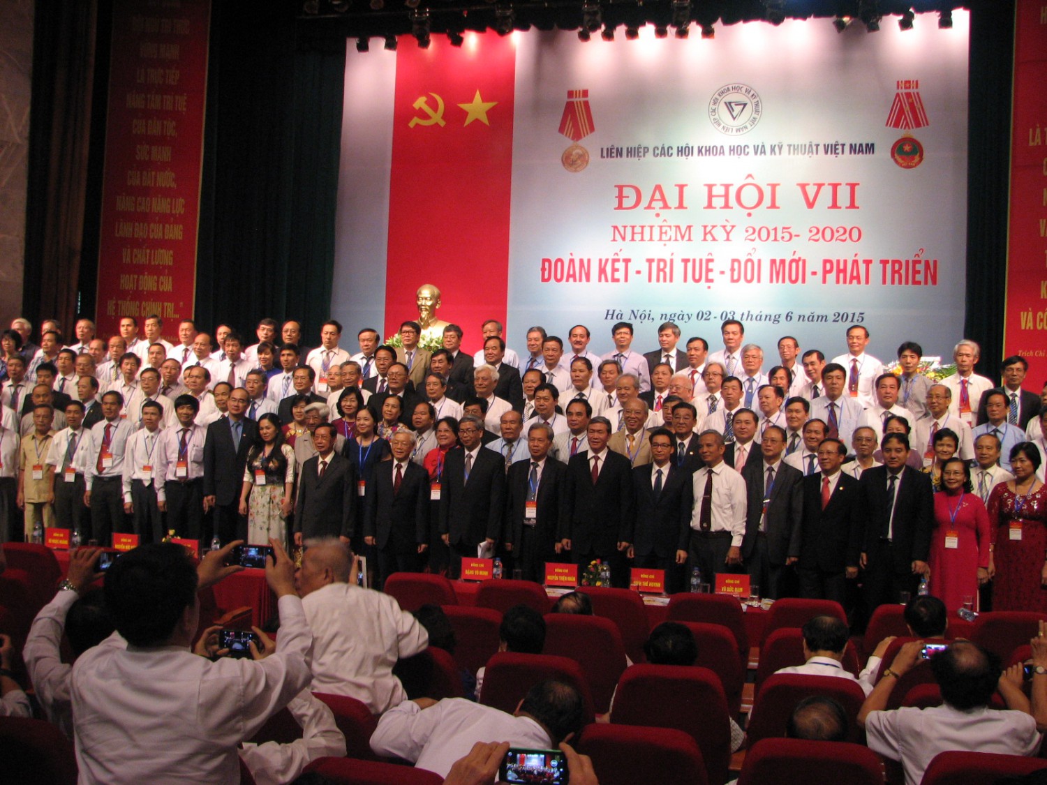 Ban chấp hành khóa VII Liên hiệp các Hội Khoa học và Kỹ thuật Việt Nam.