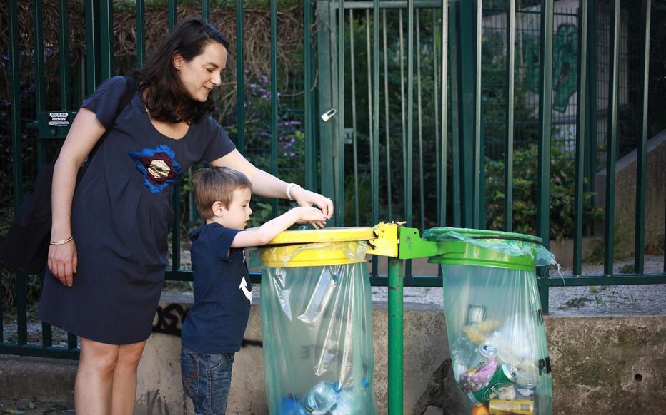 Hướng dẫn phân loại rác tại nguồn cho trẻ em tại Pháp.