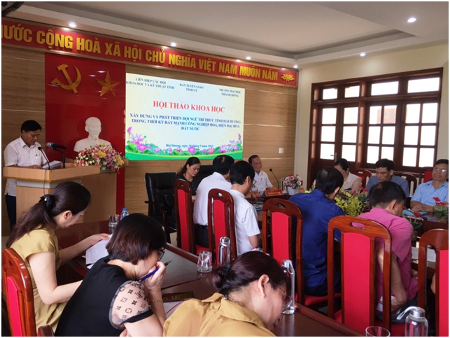 Ông Nguyễn Văn Thông, Chủ tịch Liên hiêp Hội tỉnh Hải Dương phát biểu đề dẫn Hội thảo.